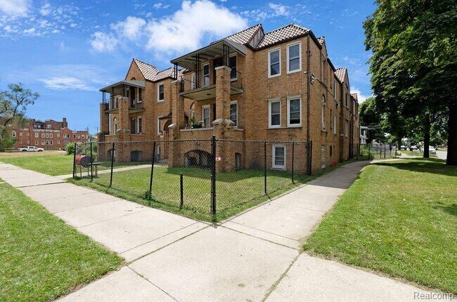 Photo - 13535 La Salle Blvd