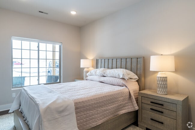 2BR, 2BA - 1,300SF