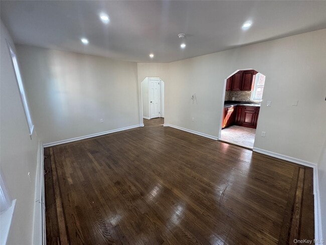 Photo - 1054 Lydig Ave