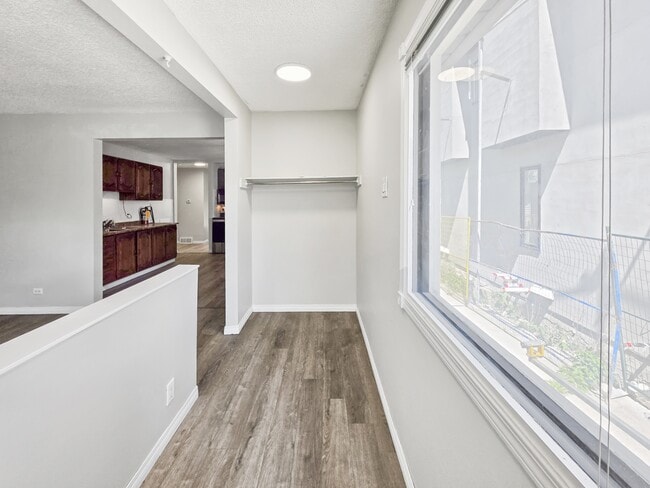 Photo - 424-432 32 Ave NW