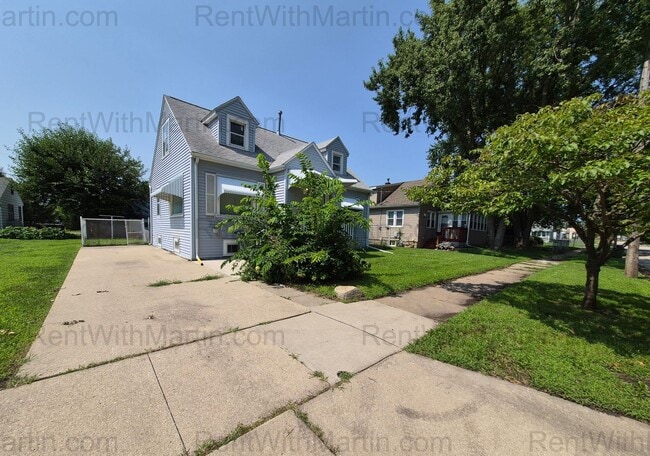 Building Photo - 137 Hope Ave