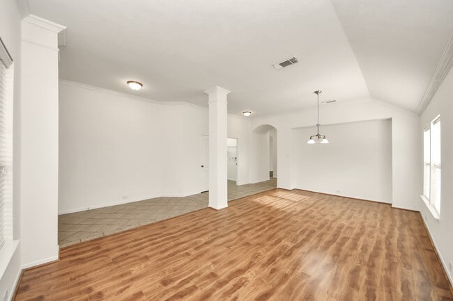 19122 Mission Manor Ln