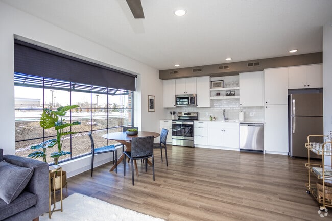 1BR, 1BA - A3 Model/741 SF - Reserve At Jordan Creek