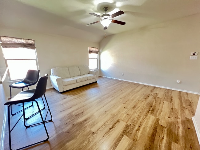 Photo - 500 Saddlehorn Way