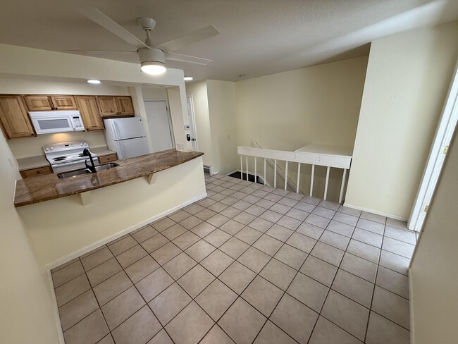 Building Photo - 1065 University Ave Unit 121