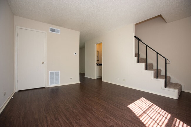 Photo - 114 E Amherst Dr