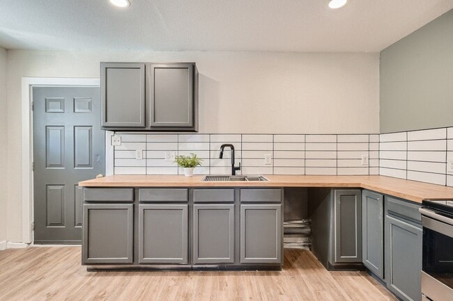 Photo - 7770 S Kit Carson Dr