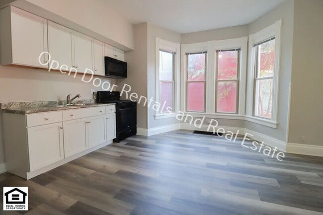 Photo - 340 W Dewald St