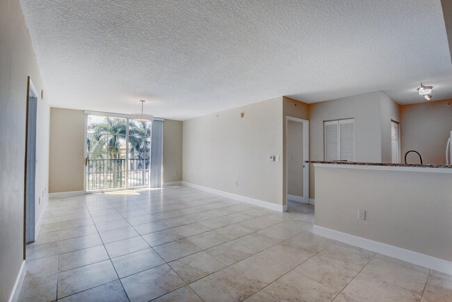 Photo - 651 Okeechobee Blvd Unidad 301