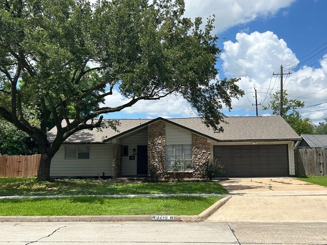 Building Photo - 3210 Valley Brook Dr