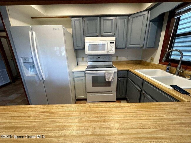 Photo - 2310 Pineapple Ave