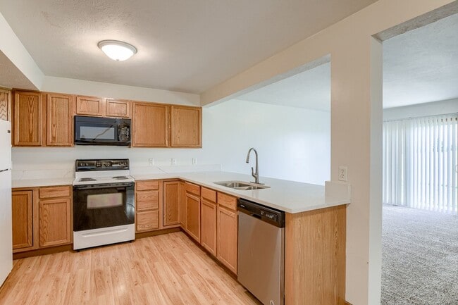 Building Photo - 7261-7265 Dorchester Unit 7265