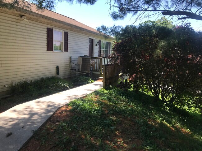 Photo - 640 S Oak St