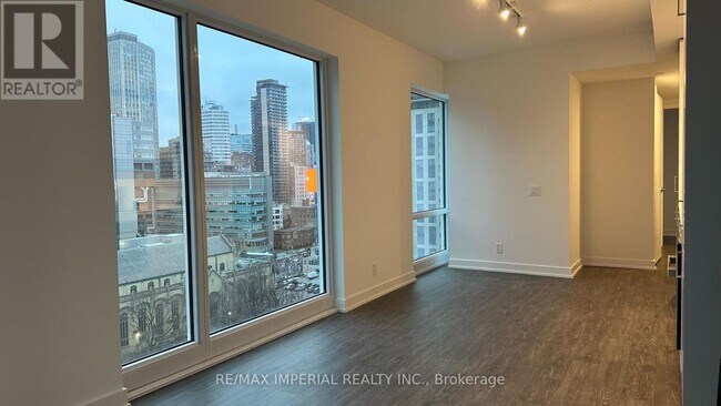 Photo - 88 Queen St E Unité 1210