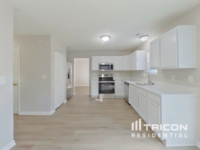 Photo - 925 Schofield Ln