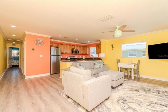 Photo - 5605 Shore Blvd S Unit B