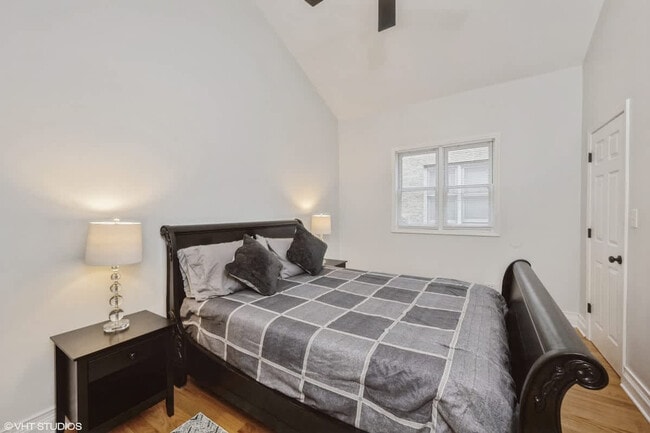 Photo - 118 N Leavitt St Unidad ID1047959P