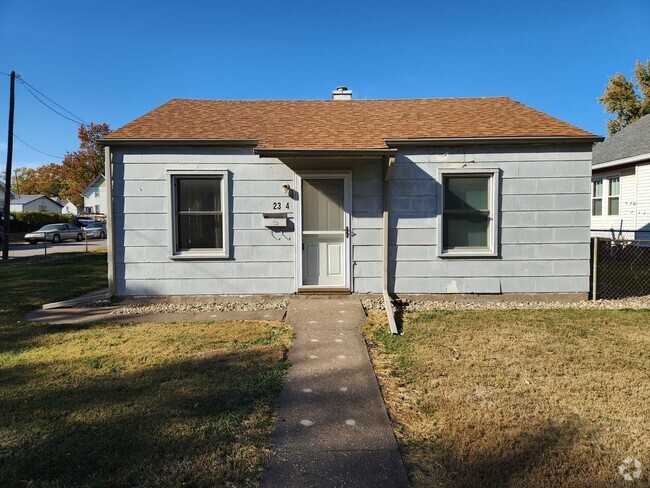 Building Photo - 2 bedroom house