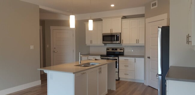 Photo - 85 Fieldstone Ct Unit 204