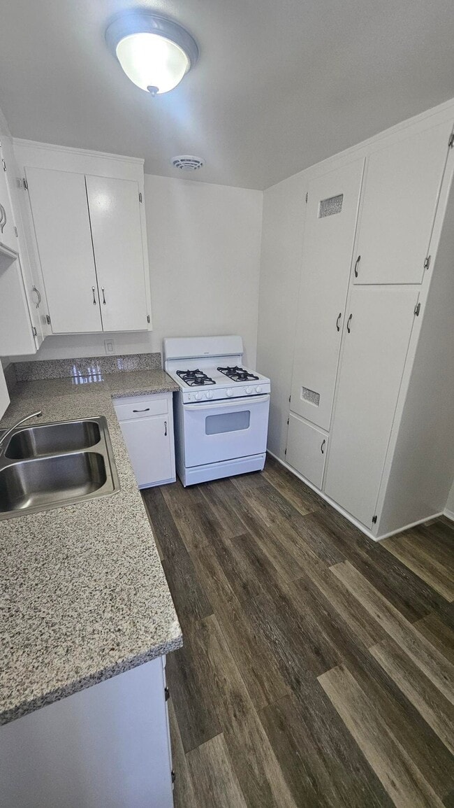 Photo - 11030 Moorpark St Unidad B6