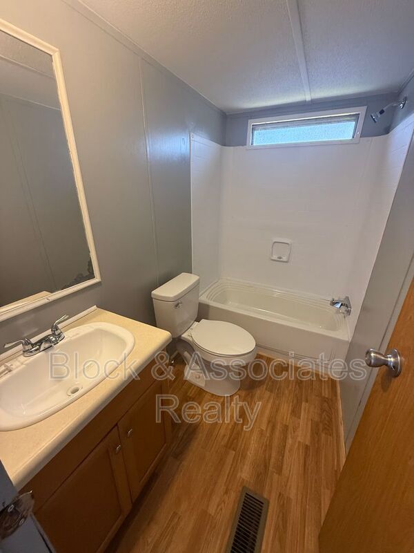 Photo - 215 W Strider St