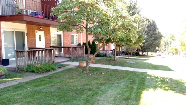 Photo - 129 Baywood Ave Unidad Building 1 -  2B