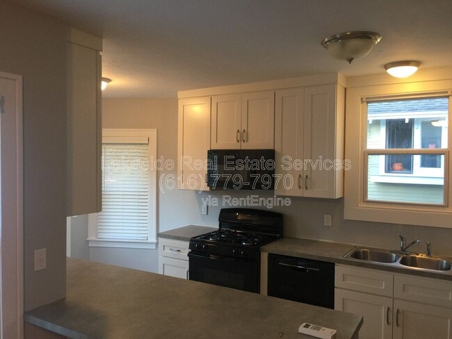 Photo - 1218 Fisk Rd SE