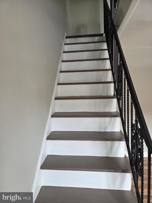 Photo - 1219 Passmore St