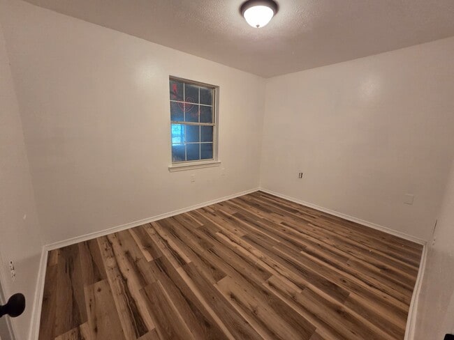 Photo - 5019 East St
