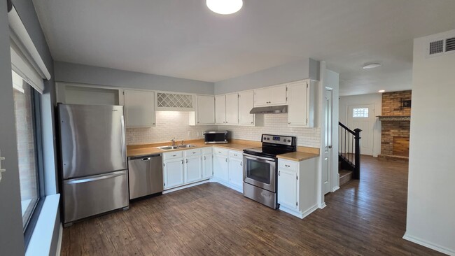Photo - 2240 Colony Ct