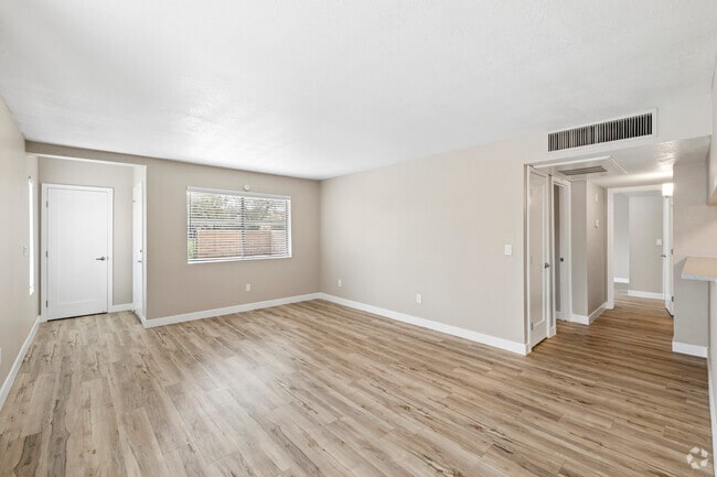 2BR, 2BA - 1,026SF - Living Room