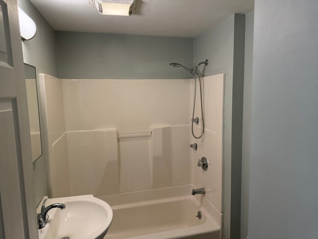 Building Photo - 100 1/2 Main St