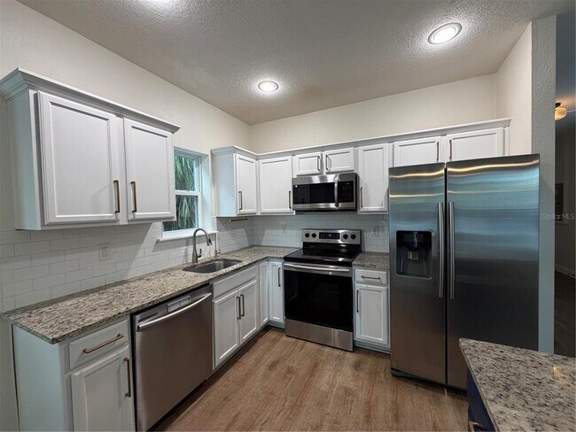 Photo - 1736 W Walnut St