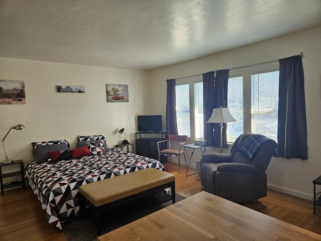 Building Photo - 1441 Brown St Unit 1441 Brown St. Rental