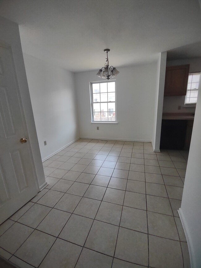 Photo - 404 S Claymont St