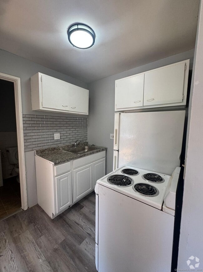 Building Photo - 404 Charles St Unit B2 Rental