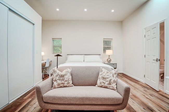 Photo - 506 N Sierra Dr Unidad Guest House