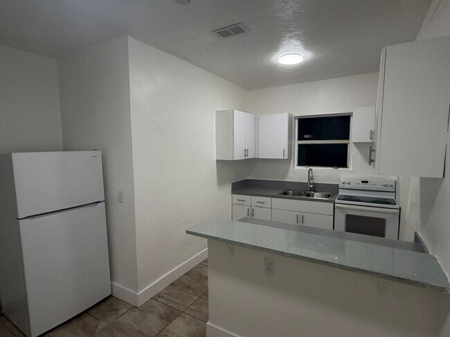 Building Photo - Apartment in the Heart of Little Havana! Unit 1110