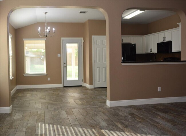 Photo - 406 Comal Run Casa