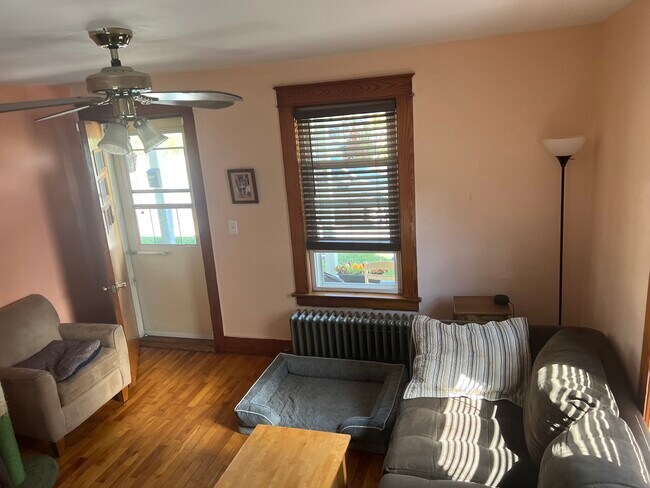 Photo - 627 Rockingham St