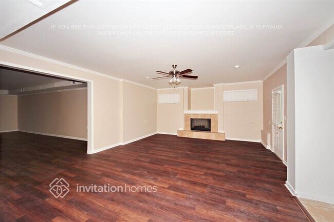 Photo - 1215 Mobile Way