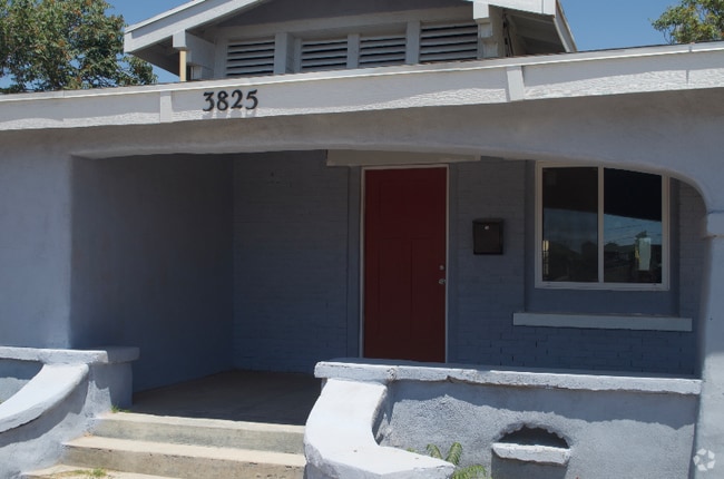 Building Photo - 3825 Trowbridge Dr Rental