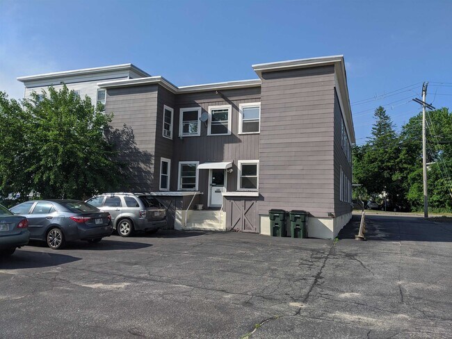 Building Photo - 685 Massabesic St Unit 2-W