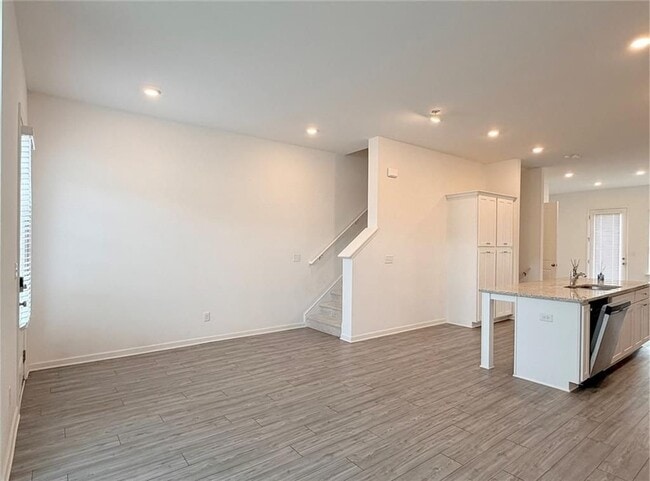 Photo - 711 Cordele Ln