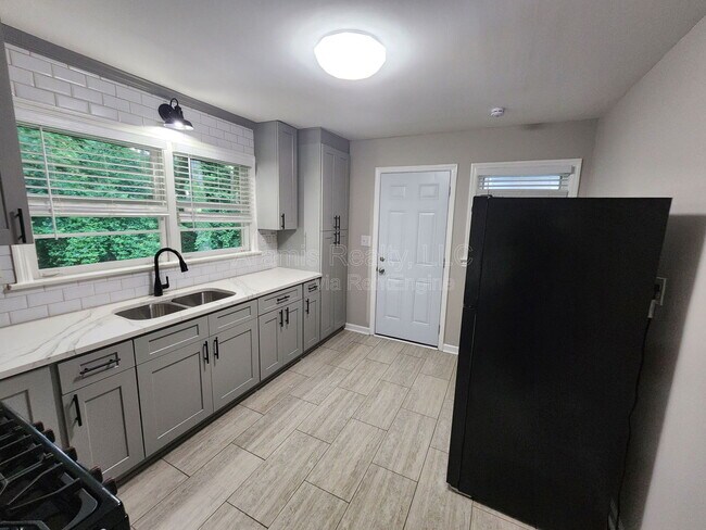 Photo - 2689 Collier Dr NW