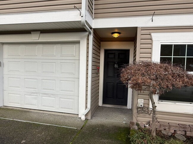 Photo - 4 bedroom townhome in Alicia Meadows with $500.00 off February rent if moved in by January end!