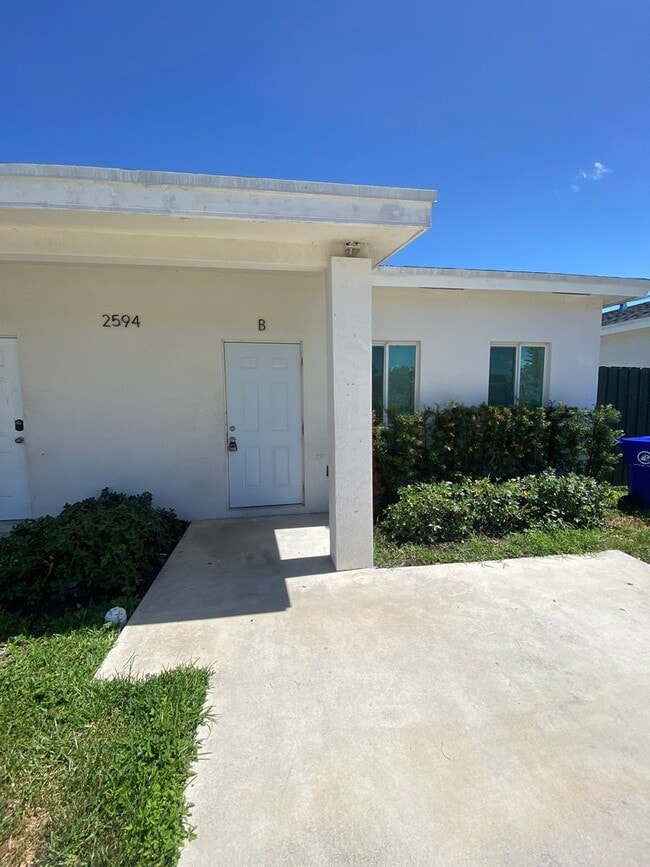 Building Photo - 2594 NW 20th St Unit 2