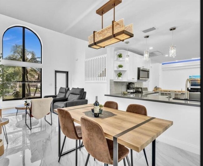 Photo - 531 NW 207th Ave