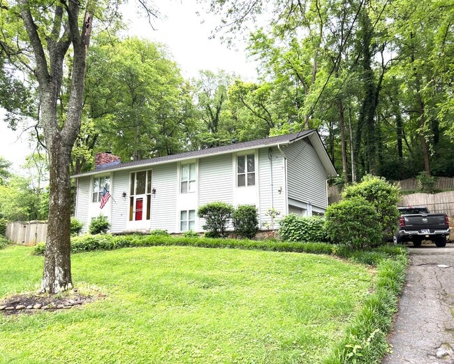 Building Photo - 10412 Pinedale Dr