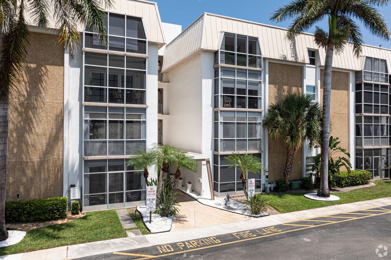 Photo - 3040 NE 16th Ave Unidad River Shore Rental